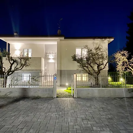 Mincio Relais לינה וארוחת בוקר 4*